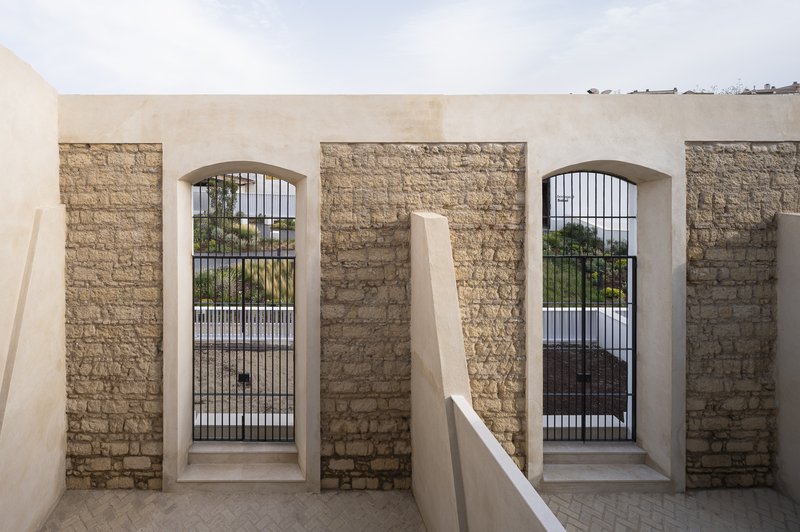 De la Riva Sherry Homes / Juan Vega Arquitectos - Exterior Photography, Concrete, Arcade