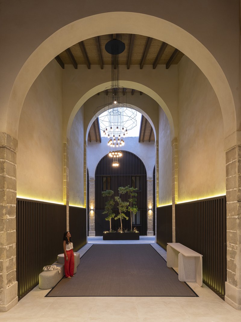 De la Riva Sherry Homes / Juan Vega Arquitectos - Interior Photography, Arch, Lighting, Arcade, Column