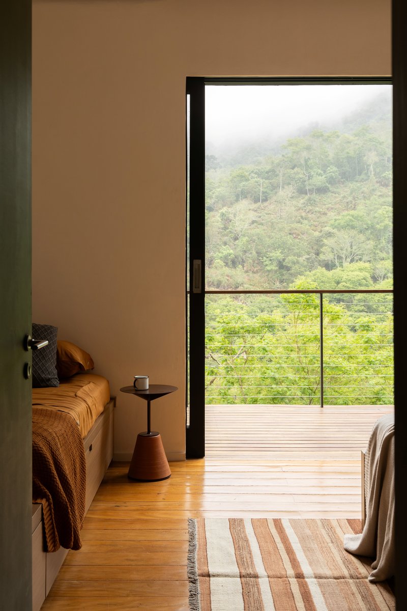 Forest Cabin / Angá Arquitetura - Interior Photography, Bedroom, Wood, Lighting, Bed