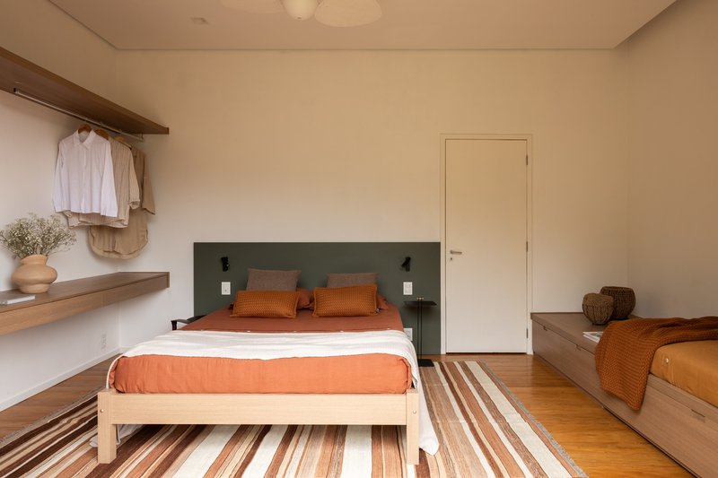 Forest Cabin / Angá Arquitetura - Interior Photography, Bedroom, Bed, Wood, Lighting