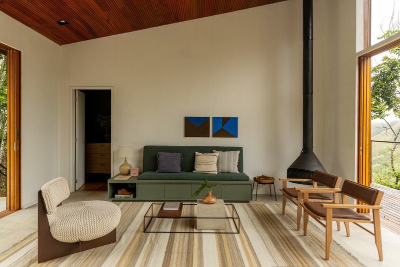 Forest Cabin / Angá Arquitetura - Interior Photography, Living Room, Wood, Table, Sofa, Chair, Lighting
