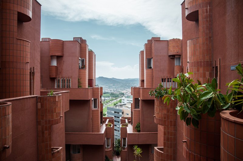 Barcelona Architecture City Guide: 30 Buildings and Places from Gaudí to Today - Image 3 of 34