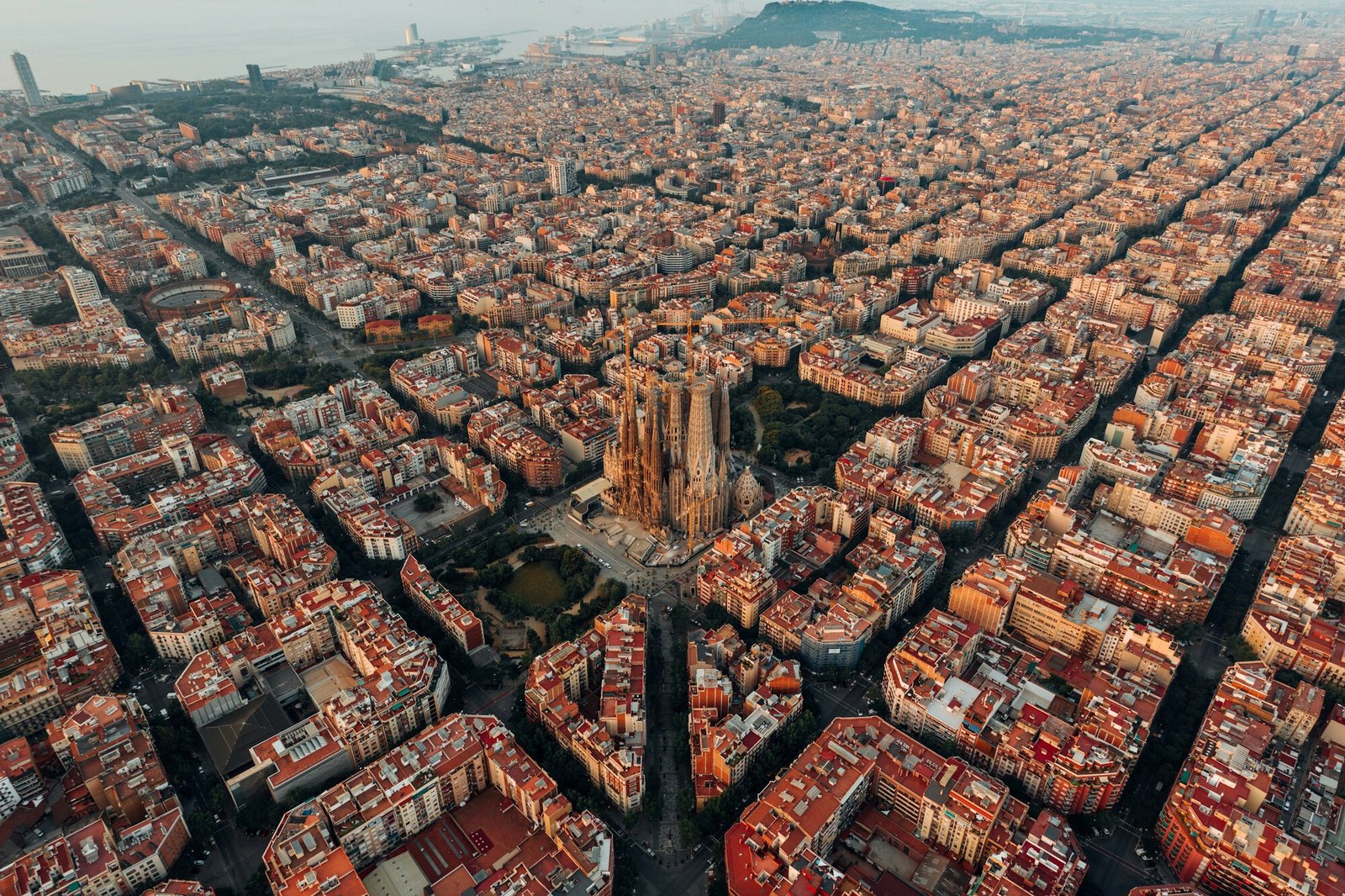 Guia de Arquitetura de Barcelona: 30 Edifícios e Locais de Gaudí até Hoje