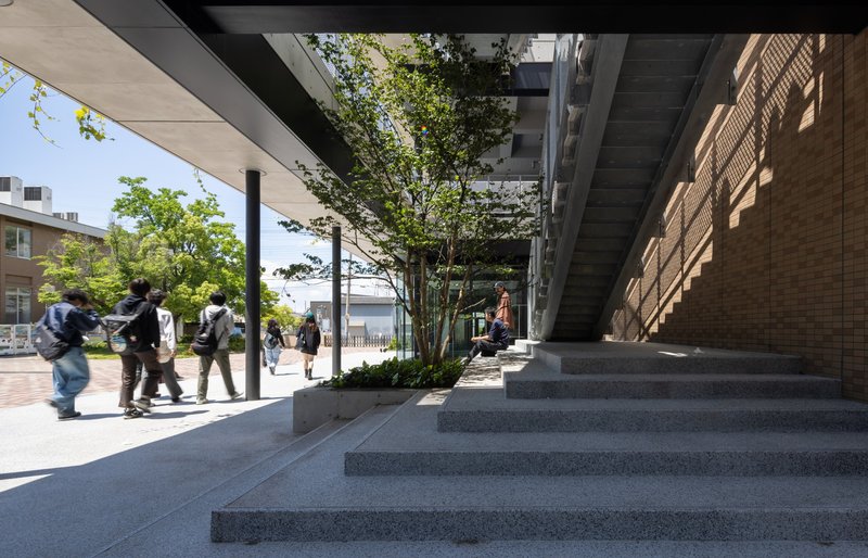 Hannan University Building 4 / Nikken Sekkei - Exterior Photography, Concrete