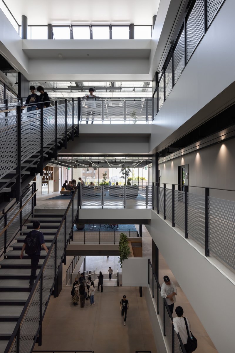 Hannan University Building 4 / Nikken Sekkei - Interior Photography, Stairs, Glass