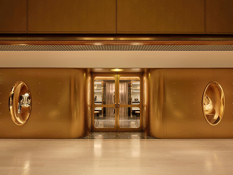 Ouro Reluzente: O Salão Schiaparelli em Hong Kong